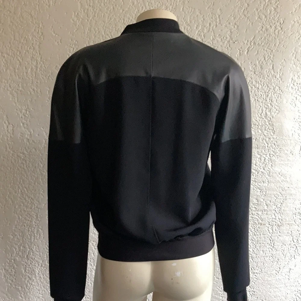 𝅺ELIE TAHARI XS lamb leather inserts jacket .